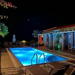 Suna House Gasthof 4*